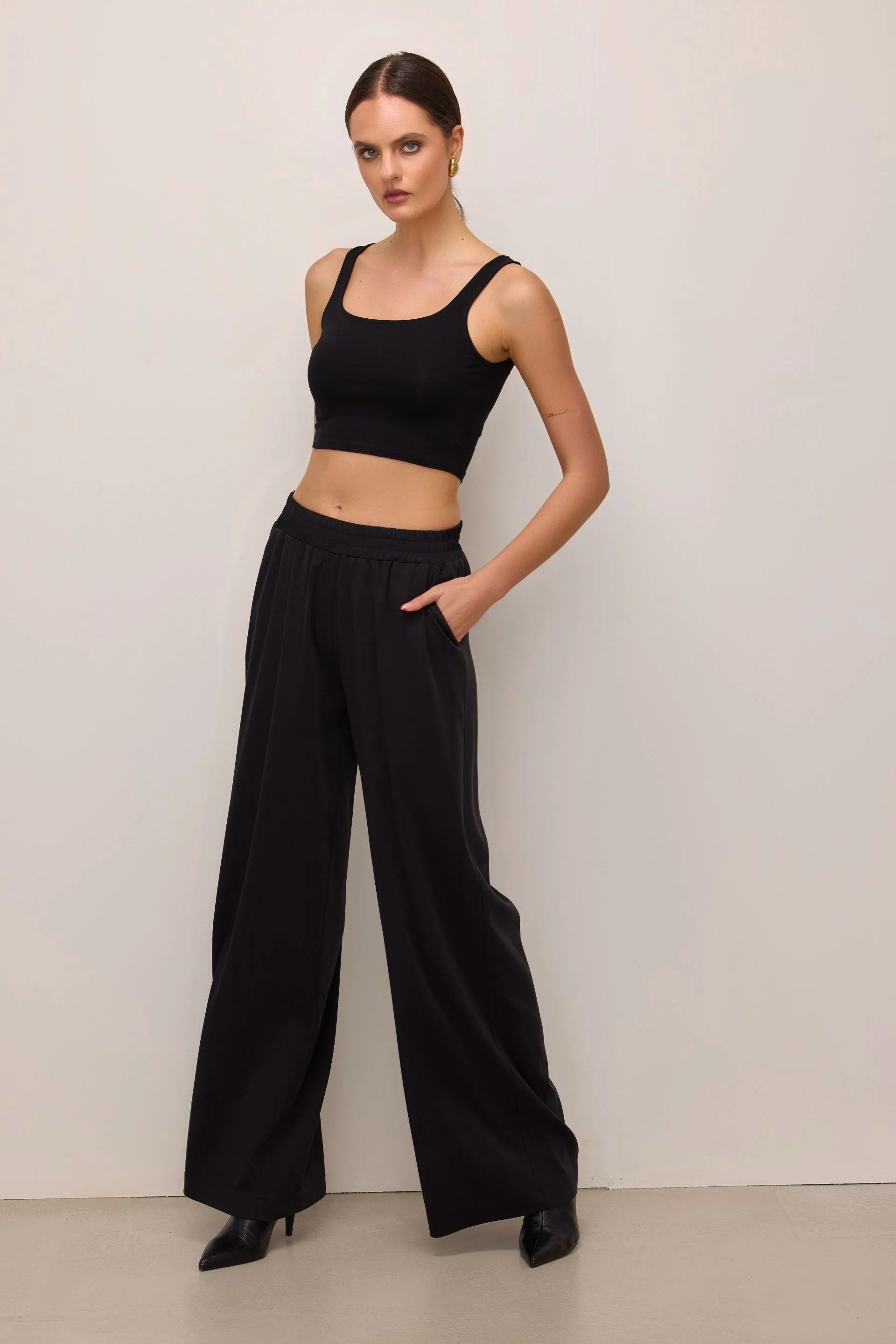 Crop top czarny - Image 6