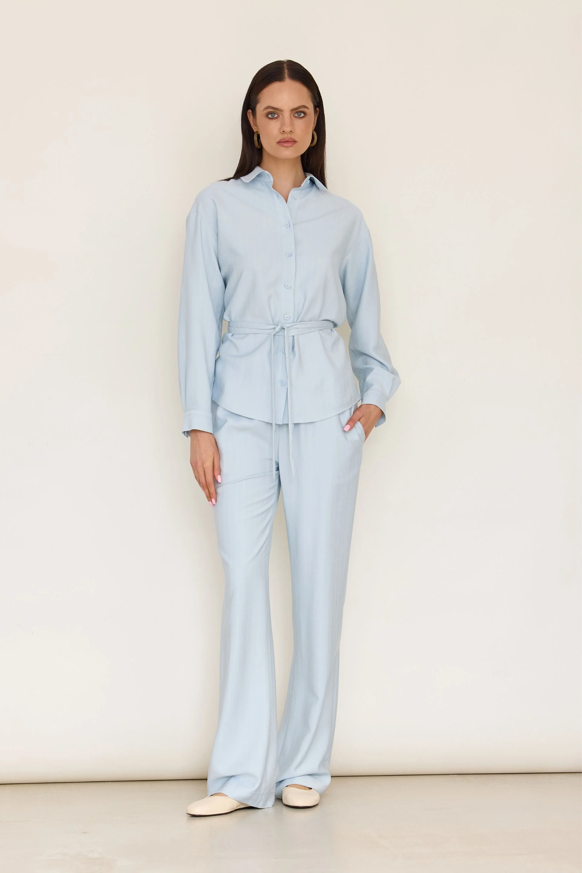 Koszula z wiązaniem w delikatne paski baby blue - Image 3