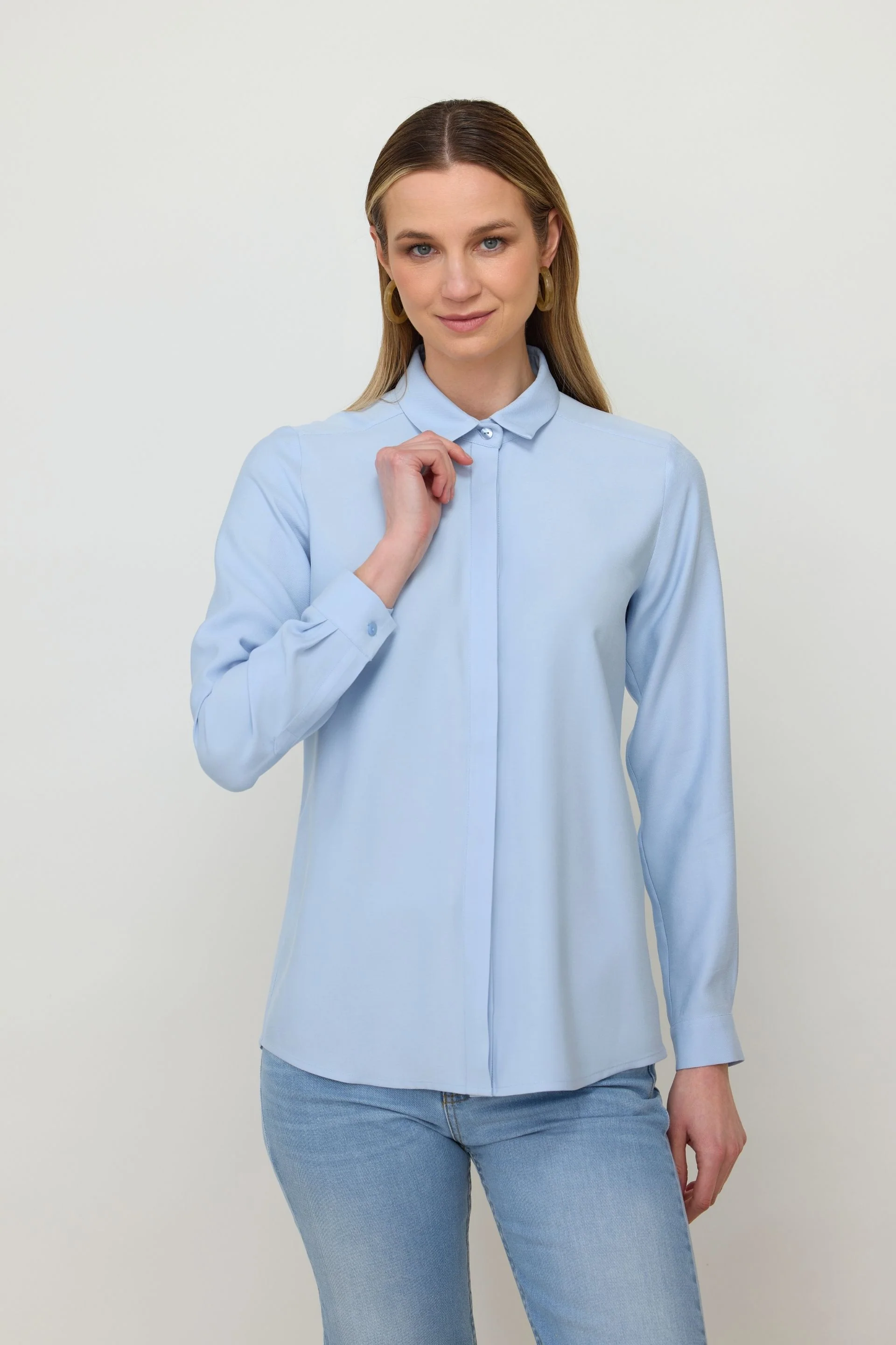 Prosta koszula z wiskozy baby blue - Image 4