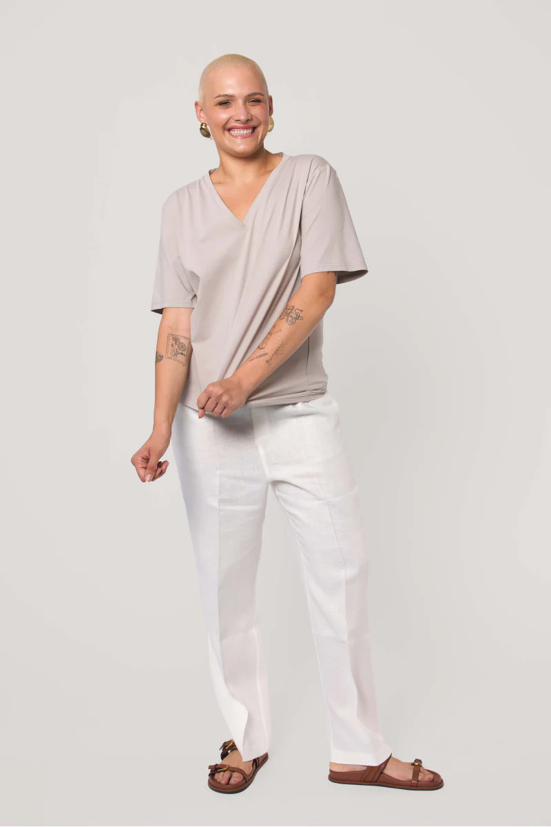 T-shirt o kroju pudełkowym z dekoltem typu v taupe - Image 2
